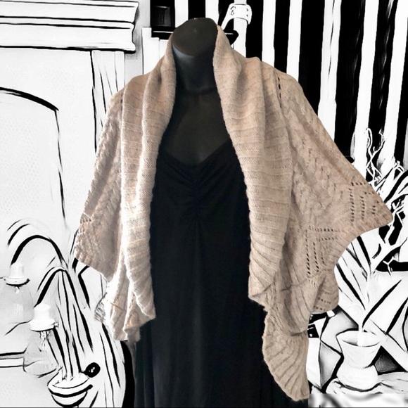 BCBGMaxAzria Sweaters - BCBGMAXAZRIA Sweater, Shrug, Soft, drape, knitted Hug 😉